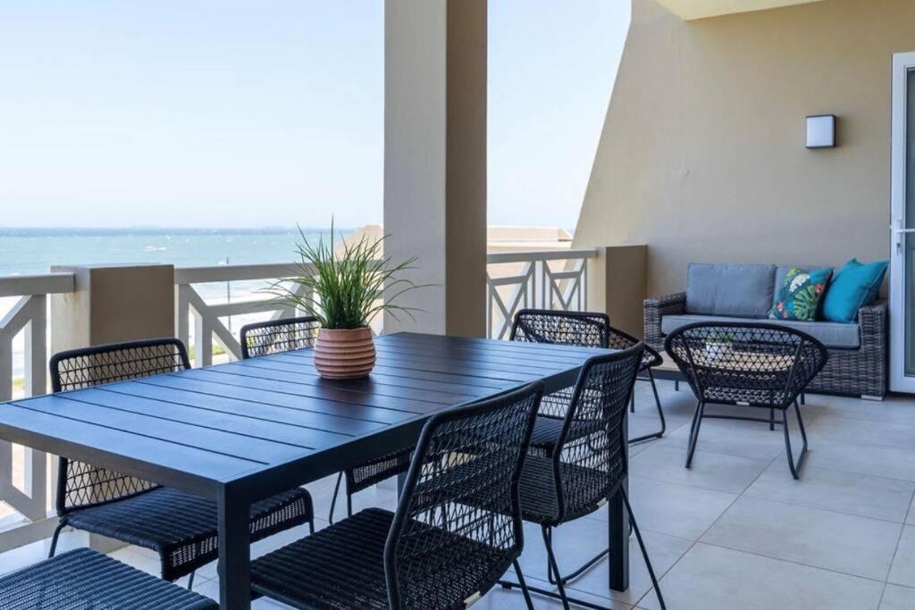 אומדלוטי Waterfront Getaway, 2 Bedroom Seaside Bliss מראה חיצוני תמונה