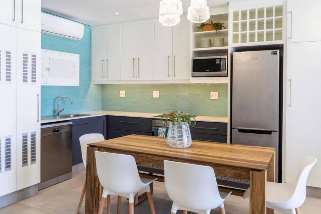 אומדלוטי Waterfront Getaway, 2 Bedroom Seaside Bliss מראה חיצוני תמונה