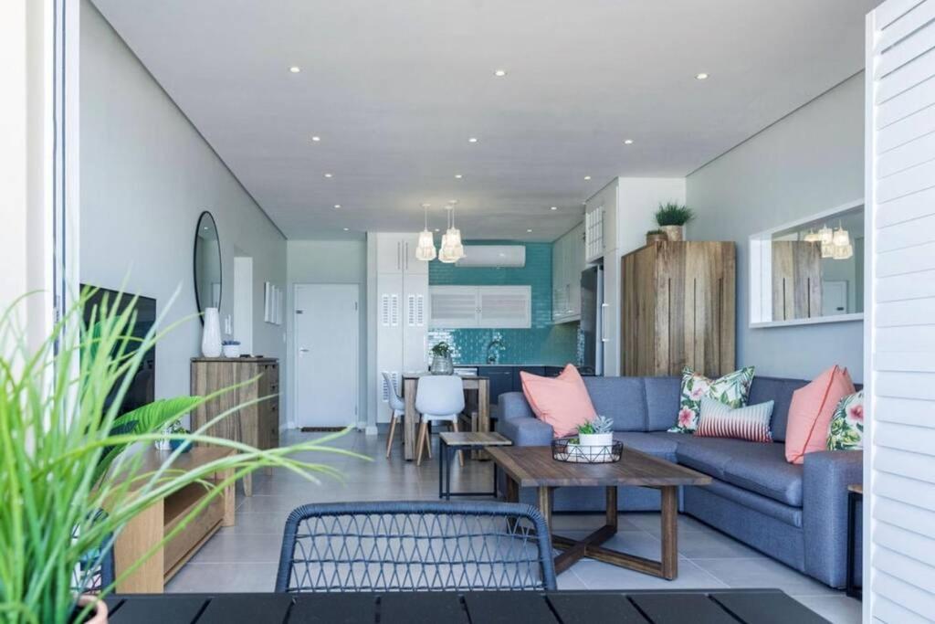 אומדלוטי Waterfront Getaway, 2 Bedroom Seaside Bliss מראה חיצוני תמונה